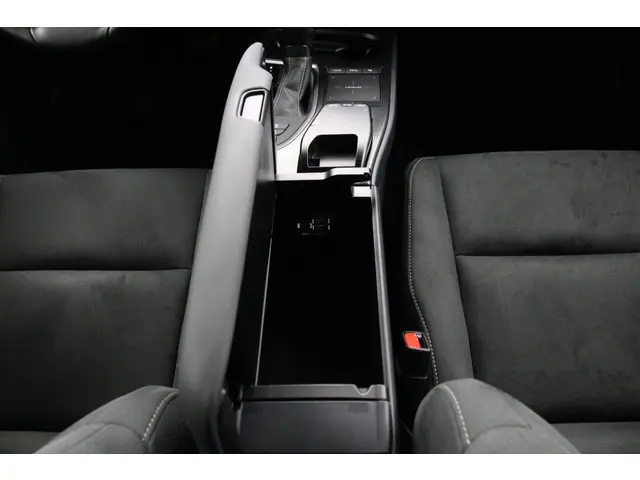 Lexus UX 250h Preference Line 2021 Hybride Benzine 23