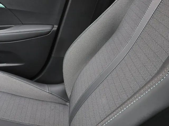 Peugeot 208 1.2 PureTech 101pk Allure Pack 2023 Benzine 27