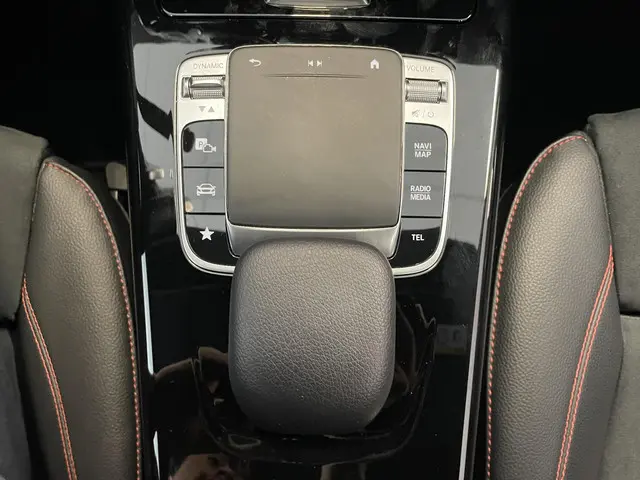 Mercedes-Benz A-Klasse 200 AMG-Line 2019 Benzine 31