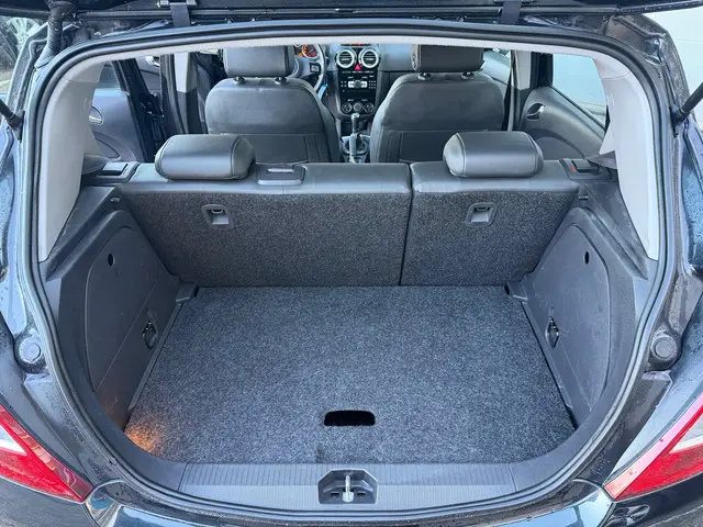 Opel Corsa 1.2-16V Berlin 2014 Benzine 16