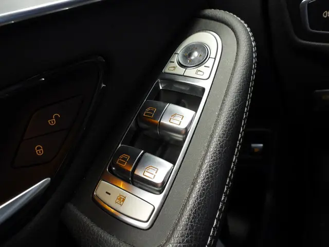 Mercedes-Benz GLC 300e 4MATIC AMG 2021 Hybride Benzine 21