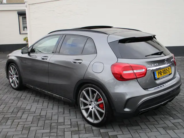 Mercedes-Benz GLA AMG 45 4Matic Edition 1 2014 Benzine 3