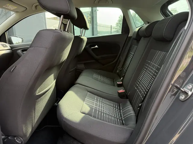 Volkswagen Polo 1.2 TSI Comfortline 2015 Benzine 12