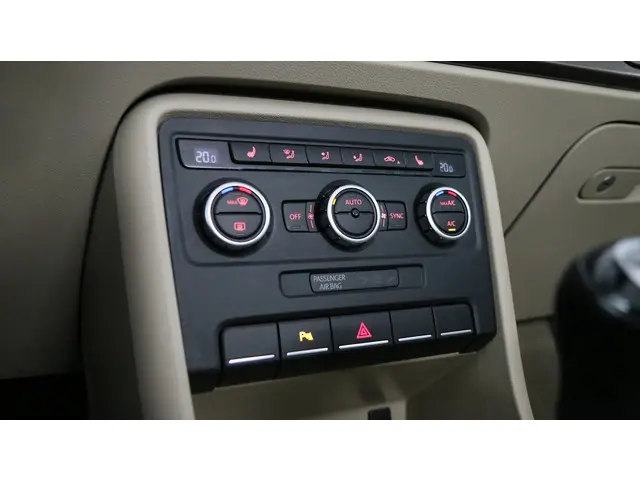 Volkswagen Beetle 2.0 TDI 140pk Design 2013 Diesel 42