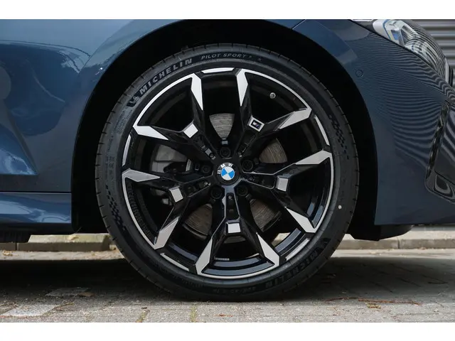 BMW 3 Serie Touring 330e 2025 Hybride Benzine 6