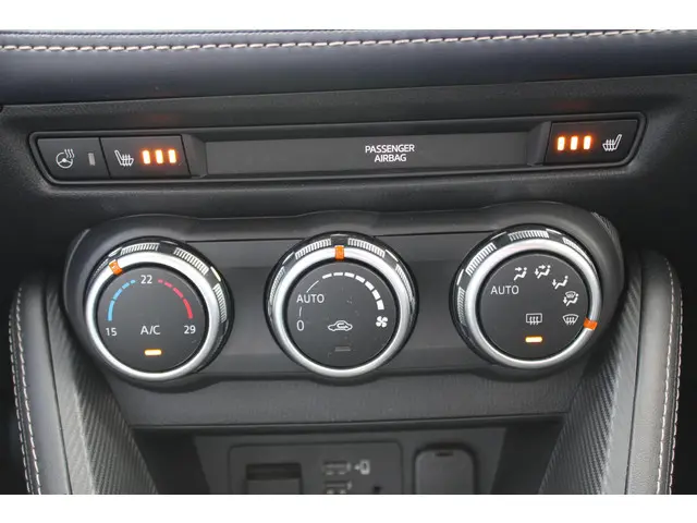 Mazda 2 1.5 Skyactiv-G Luxury 2021 Benzine 24