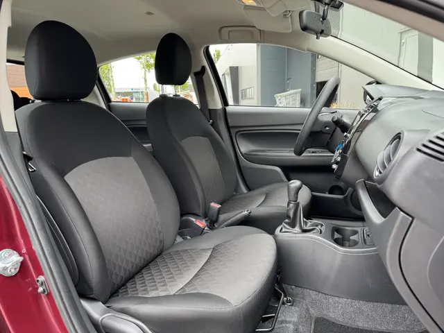 Mitsubishi Space Star 1.2 Connect+ 2024 Benzine 11