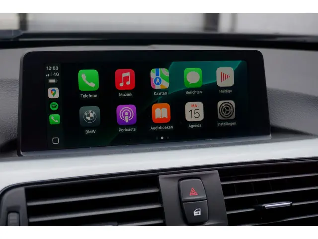 BMW 3 Serie 320i High Exec 2017 Benzine 28