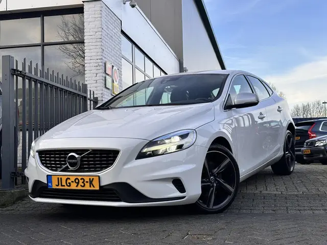 Volvo V40 2.0 T2 R-Design 2016 Benzine 14