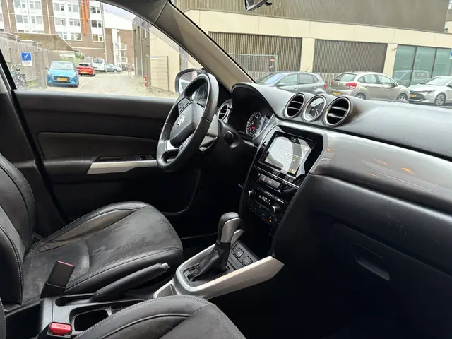 Suzuki Vitara 1.6 High Executive 2016 Benzine 9