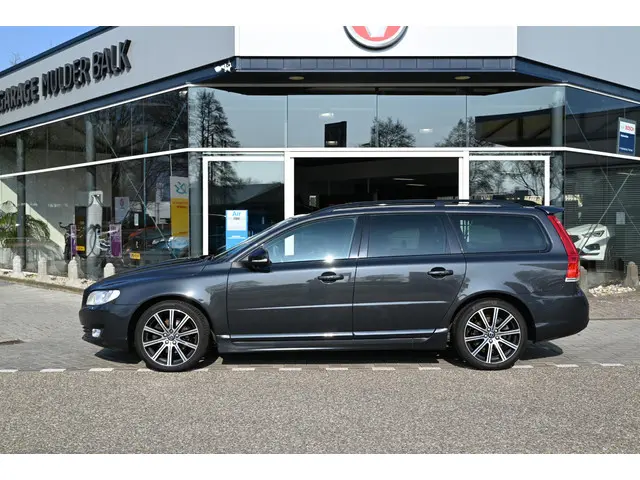 Volvo V70 2.0 T4 Dynamic Edition 2015 Benzine 2