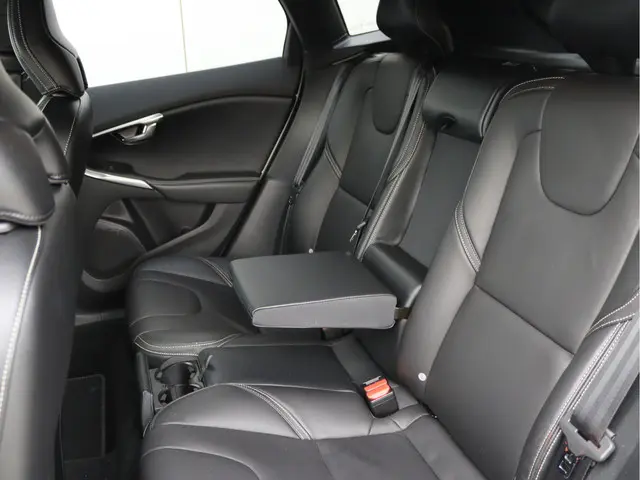Volvo V40 2.0 T4 R-design 2018 Benzine 28