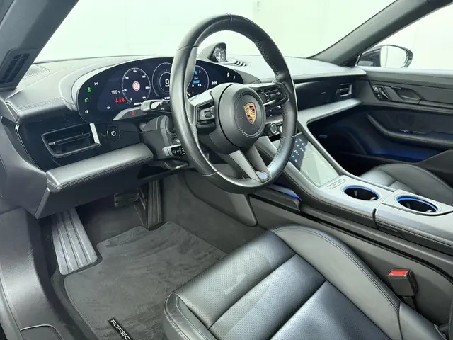 Porsche Taycan Performance 84 kWh 2021 Elektrisch 17