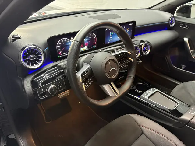 Mercedes-Benz A-Klasse 200 AMG PANO 2024 2024 Benzine 7