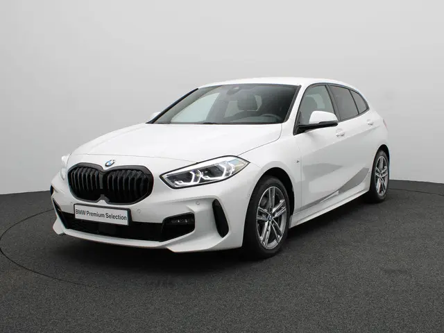 BMW 1 Serie 118i 2024 Benzine 18
