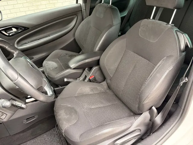 DS DS 3 1.2 PureTech So Chic 2016 Benzine 8