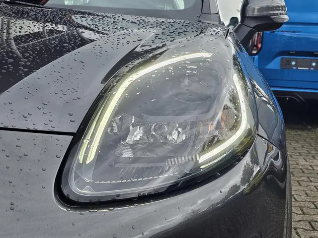 Ford Puma 1.0 EcoBoost Hybrid ST-Line X 2022 Benzine 32
