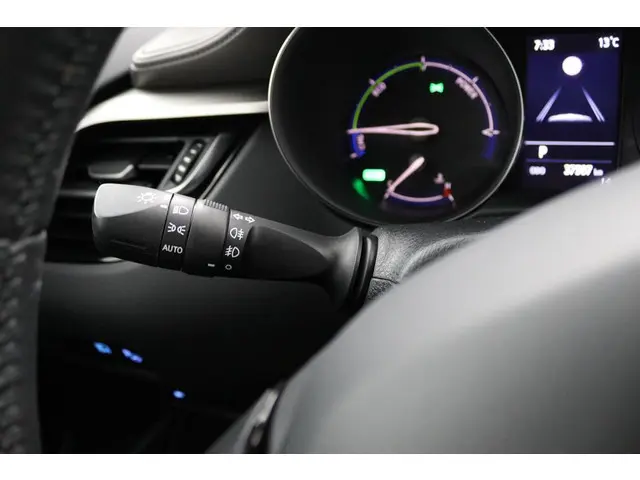 Toyota C-HR 2.0 Hybrid Executive 2021 Hybride Benzine 30