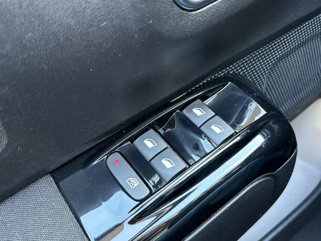 Citroën C3 1.2 PureTech S&S Shine 2018 Benzine 24