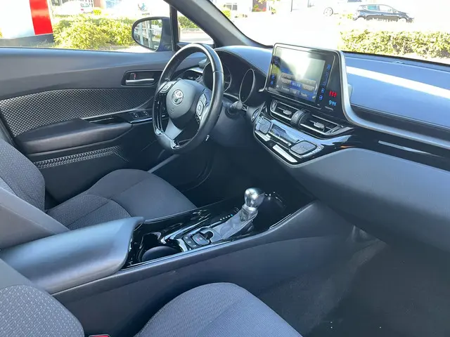 Toyota C-HR 1.8 Hybrid Dynamic 2019 Hybride Benzine 25