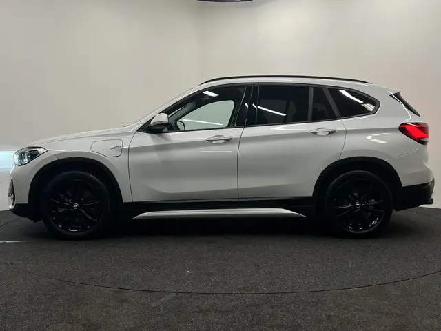BMW X1 xDrive25e 2022 Hybride Benzine 3
