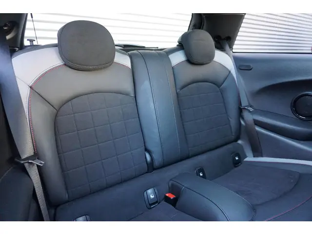 MINI 3-Deurs Cooper 2023 Benzine 10