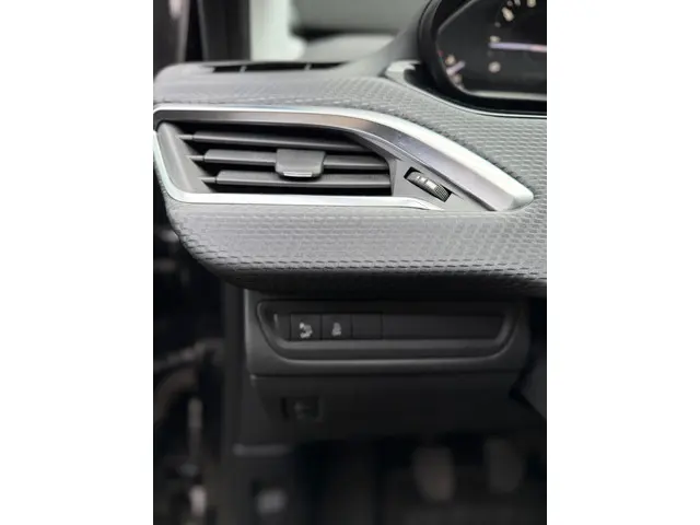 Peugeot 2008 1.2 PureTech Blue Lion 2016 Benzine 31