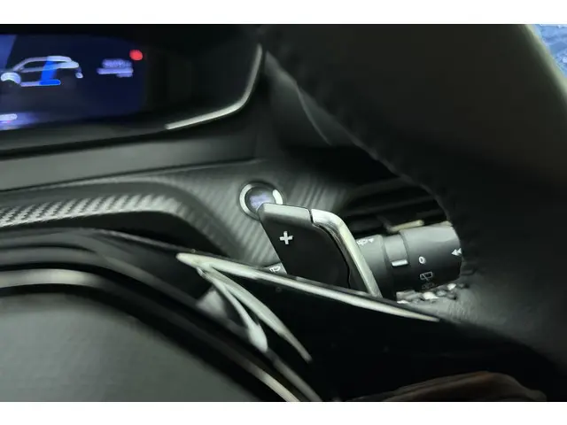 Peugeot 2008 1.2 Hybrid 136 Allure 2024 Hybride Benzine 32