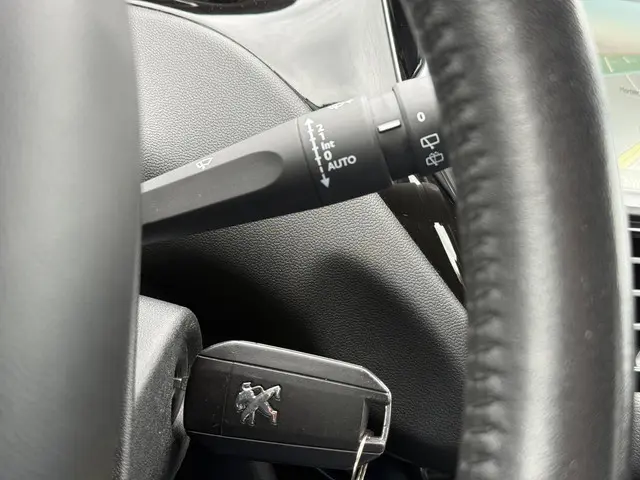 Peugeot 208 1.2 PureTech Allure 2015 Benzine 22