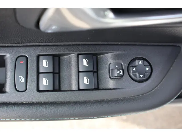 Peugeot 208 1.2 100PK BLUE LEASE ALLURE 2021 Benzine 21