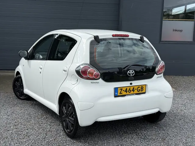 Toyota Aygo 1.0 VVT-i Comfort 2012 Benzine 5