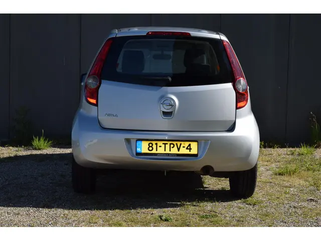Opel Agila 1.2 Edition 2012 Benzine 4