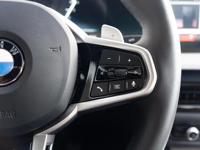 BMW 3 Serie Sedan 318i 2025 Benzine 22