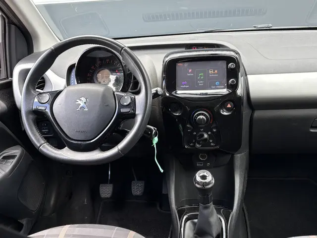 Peugeot 108 1.2 VTi Allure 2014 Benzine 9