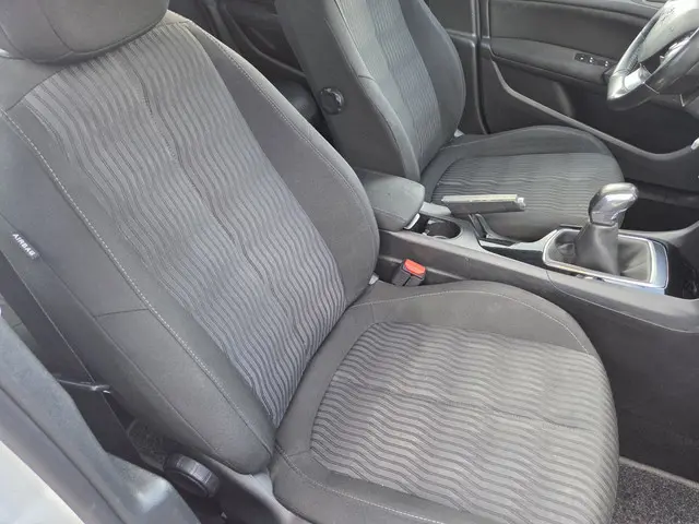 Peugeot 308 SW 1.2 PureTech Blue Lease 2015 Benzine 18