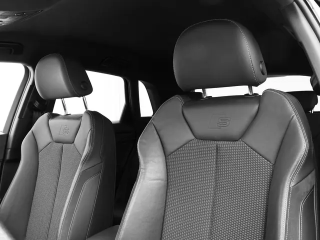 Audi Q3 35 TFSI 150pk S-tronic S edition 2022 Benzine 4