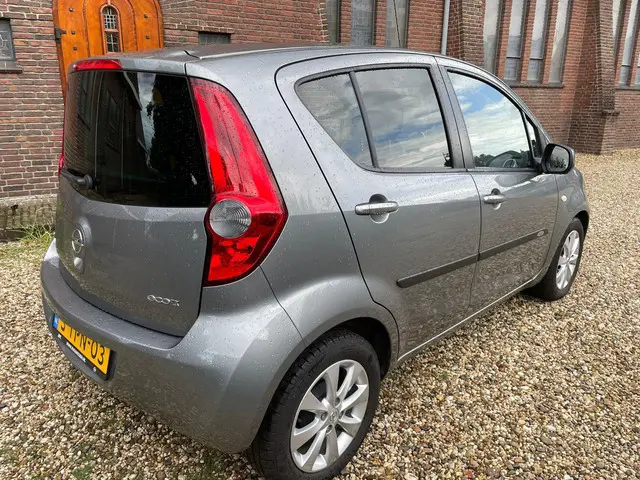 Opel Agila 1.0 Berlin 2014 Benzine 11