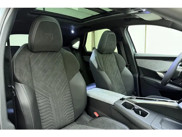 Peugeot 3008 1.2 Hybrid 136 GT 2025 Hybride Benzine 14