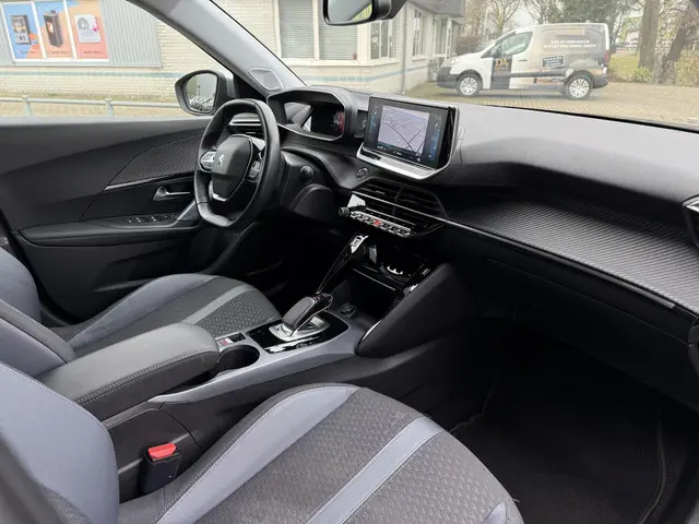 Peugeot e-2008 Aut. EV Allure 50kWh 2020 Elektrisch 14