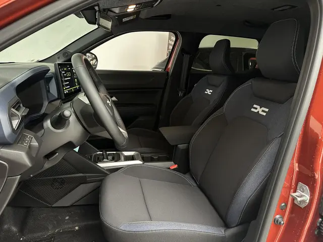 Dacia Duster 1.6 Hybrid 140 Journey 2025 Hybride Benzine 6