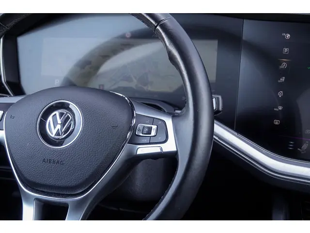 Volkswagen Touareg 3.0 TDI R-Line 2018 Diesel 26