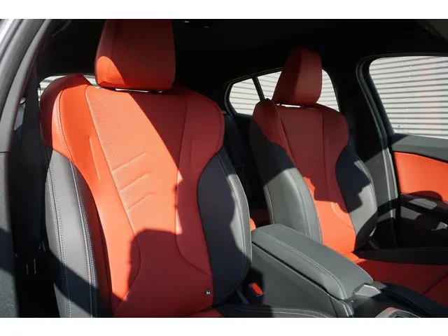 BMW 1 Serie 5-deurs 120 2025 Benzine 8