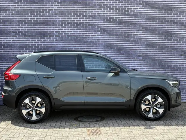Volvo XC40 2.0 B4 Plus Dark 2025 Benzine 31