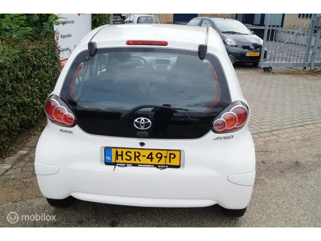 Toyota Aygo 1.0 VVT-i Comfort met Airco 2013 Benzine 8