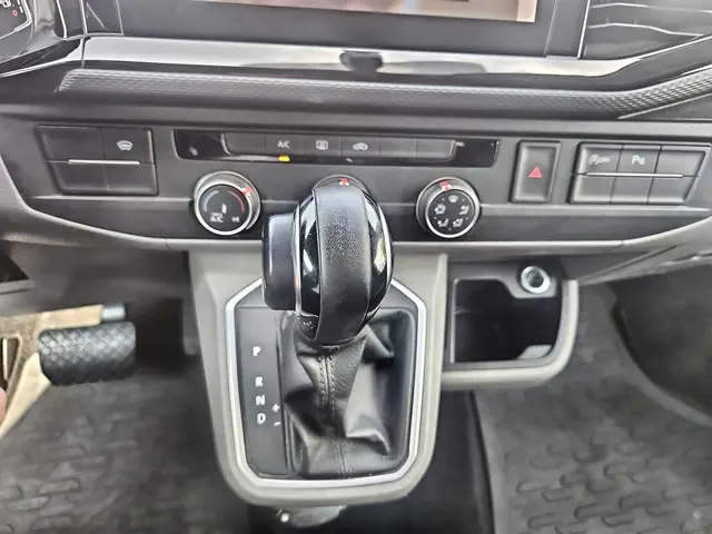 Volkswagen Transporter 2.0 TDI L2H1 28 2021 Diesel 18