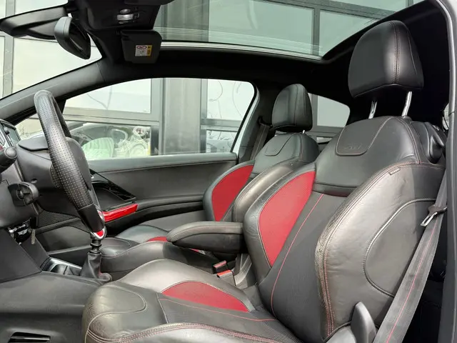 Peugeot 208 1.6 THP GTi 2014 Benzine 10