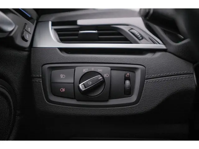 BMW X2 SDrive18i High Executive|Navi|Camera|18'' 2023 Benzine 29