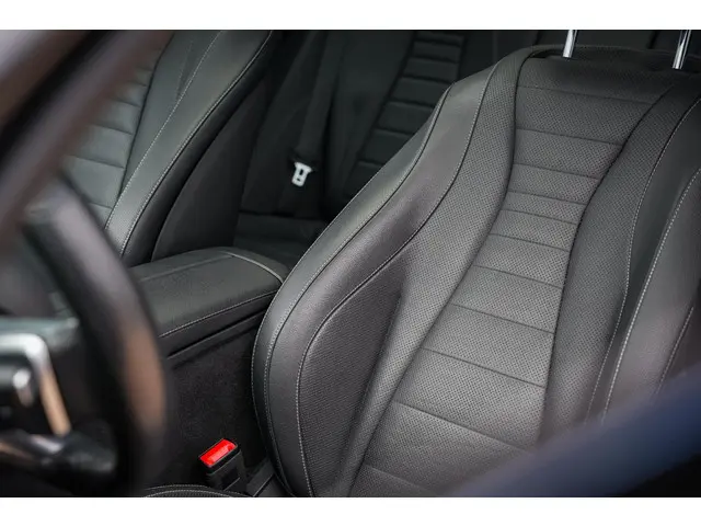 Mercedes-Benz E-Klasse E300 de 2022 Hybride Diesel 28