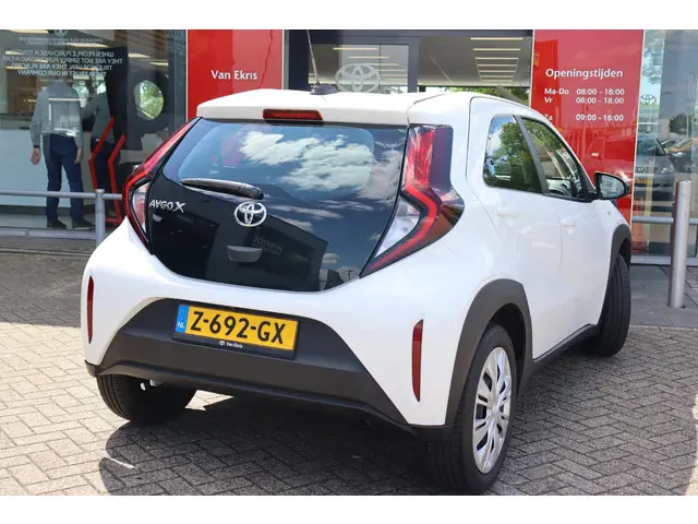 Toyota Aygo X 1.0 VVT-i MT Play 2024 Benzine 2
