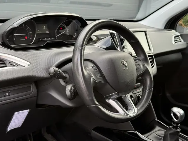 Peugeot 2008 1.2 PureTech Signature 2019 Benzine 6